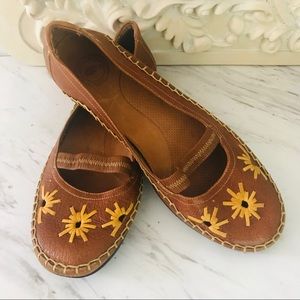 Nurture  Leather Embroidered Bloom Flats Shoes
